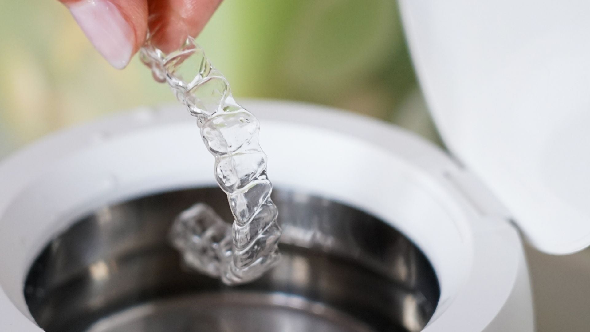 Come Pulire Bite Notturni, Retainer e Altri Dispositivi Dentali